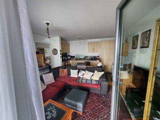 Einblick von der Loggia in WZ