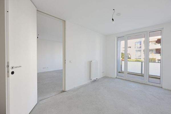 Platz im Schlafzimmer für Doppel-Bett und Schrank