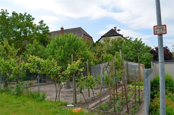 Garten mit Herrenhaus und Wirt