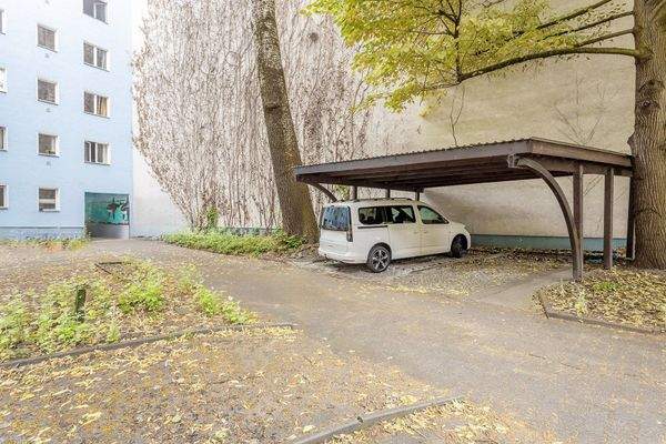 Hinterhof Carport