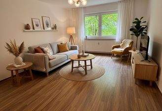 Helles Wohnzimmer mit Ausblick