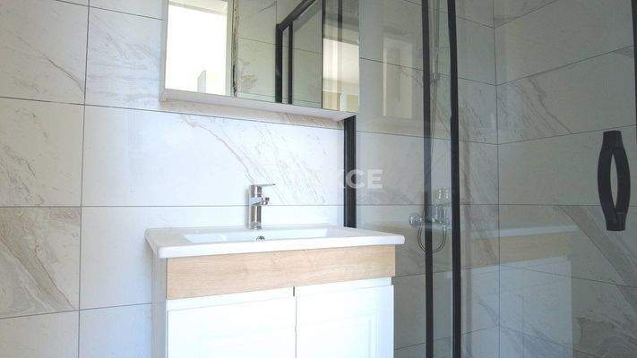 Ready-to-Move-In Apartments in a Complex with a Pool in Nilüfer