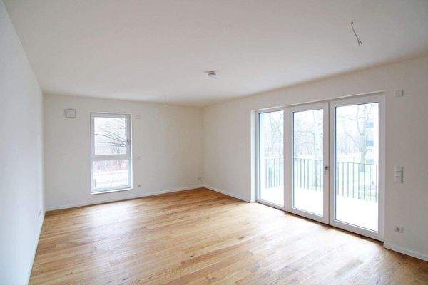 Großes, sonniges Wohnzimmer