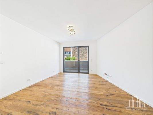 CAM02839G0-PR0290-STILL005