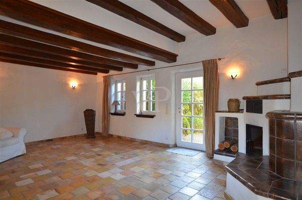 Wohnzimmer mit Zugang in den Garten