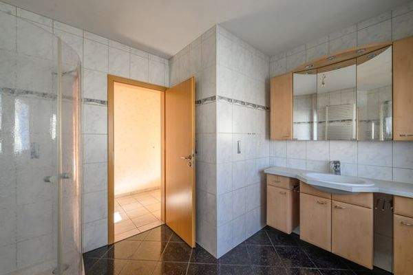 Bad im OG mit Dusche