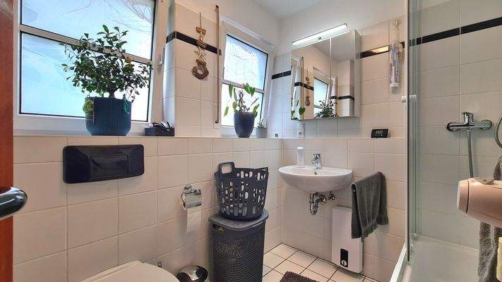 EH 2 - EG links - Duschbad