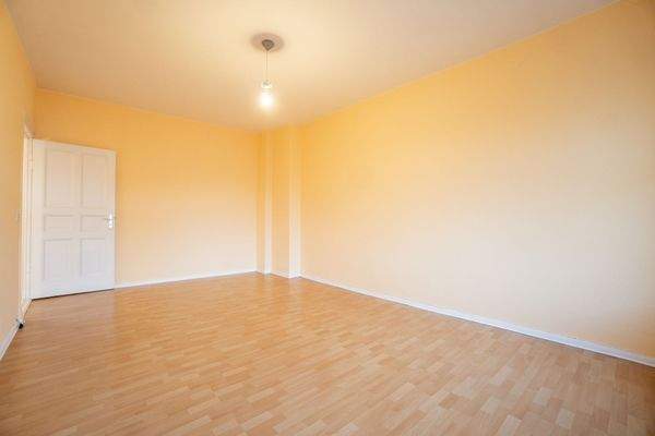 Lichtdurchfluteter Wohn- und Schlafbereich