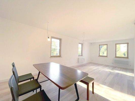 Sehr großzügiges Wonhnzimmer