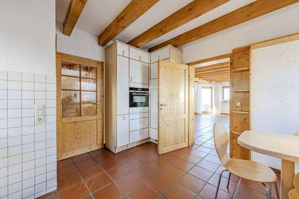 Küche mit kleinem Essplatz