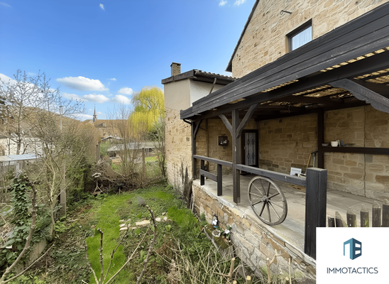 Garten neben Carport