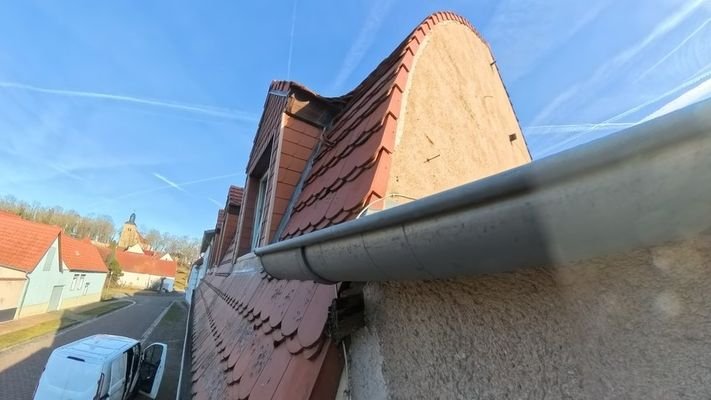 Markantes Spitzbogen-Tonnendach