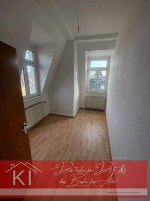 Kinderzimmer/ Büro an Wohnzimmer