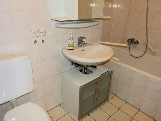 Badezimmer mit Wanne