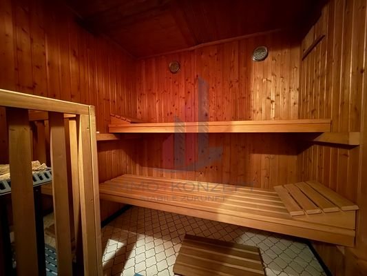 und eine vollfunktionsfähige Sauna