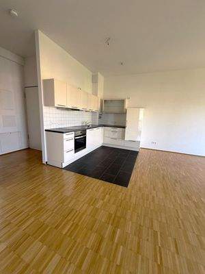 Moderne Küche mit Holz und Fliesen