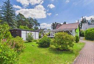 Sonniges Baugrundstück mit Bestandsbungalow