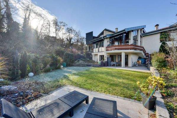 Haus &amp; Terrasse v. Osten