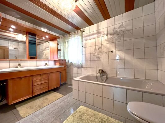 Badezimmer EG