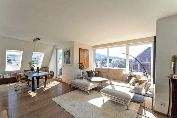 Das Herzstück der Wohnung - der lichtdurchflutete Wohnbereich ...