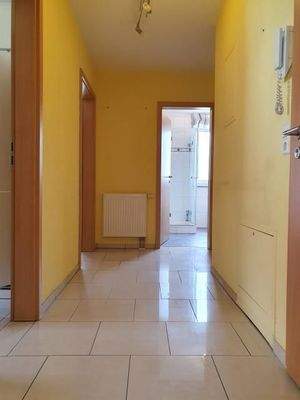 OG, Wohnung li.: Flur