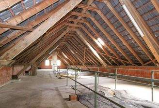 Unsausgebautes Dachgeschoss über den Garagen