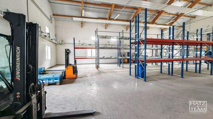 Lager- und Produktionshalle