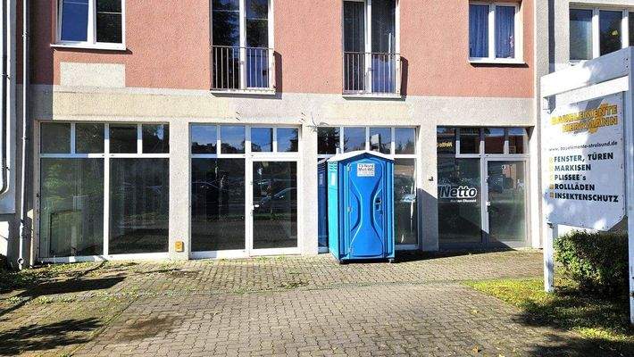 Außenansicht mit potentiellem Werbeaufsteller