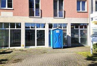 Außenansicht mit potentiellem Werbeaufsteller