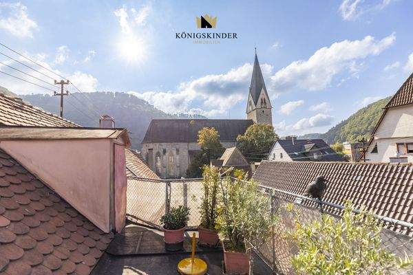Aussicht von der großzügigen Dachterrasse bis zum Albtrauf