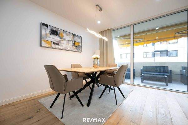 Wohnzimmer mit Essbereich