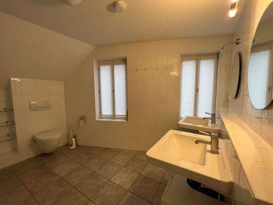 Haus-Gießen-Tiefenweg 5-Bad.JPG