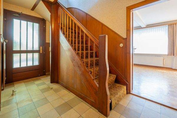 Eingangsbereich mit Treppenaufgang