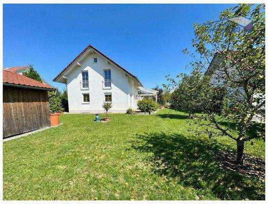 Großes, sonniges Grundstück