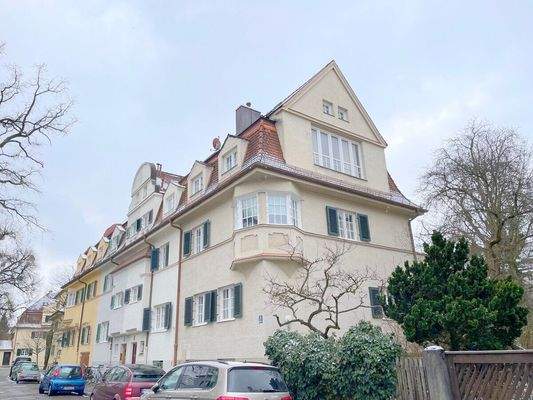 Wunderschöne Altbauten rundum