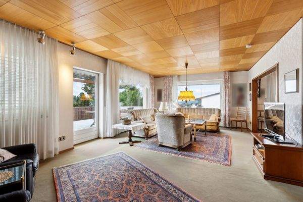 Wohnzimmer mit Zugang zur Terrasse