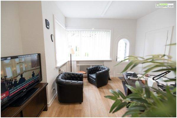 Büro mit Zugang zur Terrasse