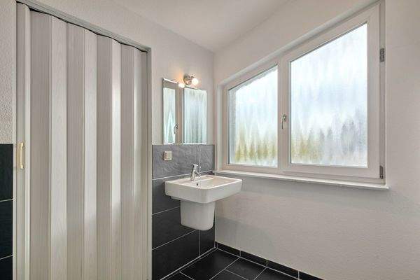 2nd Floor: Bathroom with luxury shower