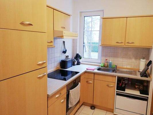 kompakte hübsche Küche