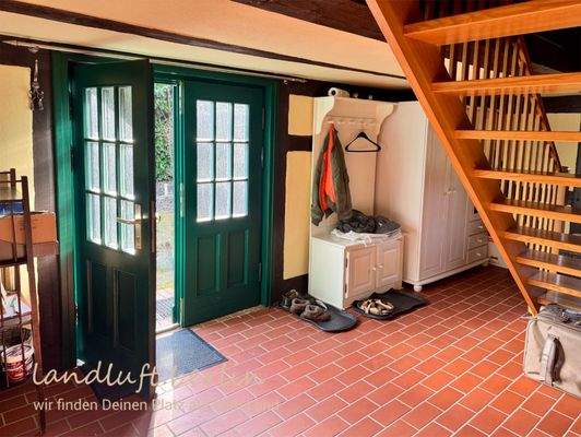 Eingangsbereich (vom Hof kommend) mit Treppe zum D