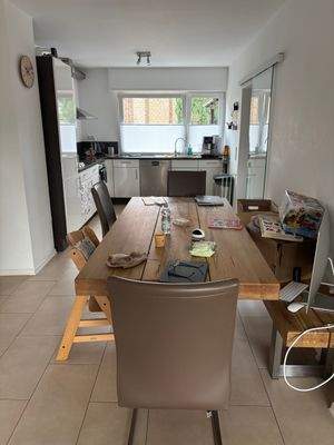 Essbereich mit Blick zur Küche.JPG