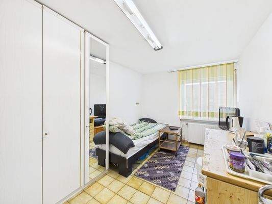 CAM04379G0-PR0076-STILL063