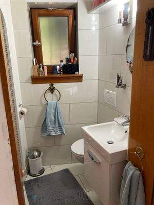 Einliegerwohnung 2: Badezimmer mit Dusche