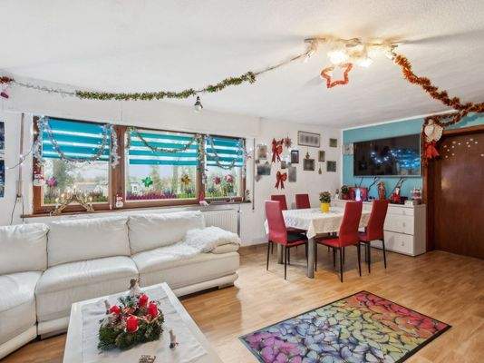 Wohnzimmer mit Essbereich