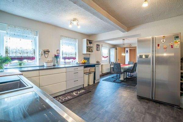 Küche mit Essbereich