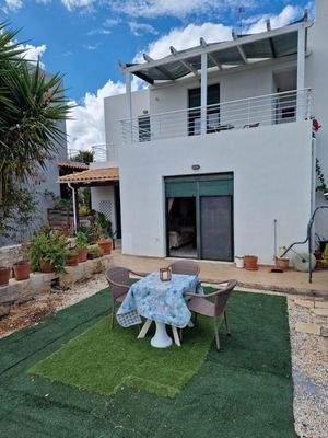 Kreta, Chersonisos: Große Villa am Dorfrand zu verkaufen