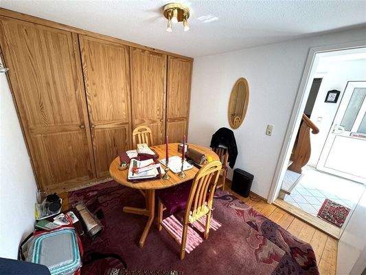 Zimmer-Esszimmer im EG