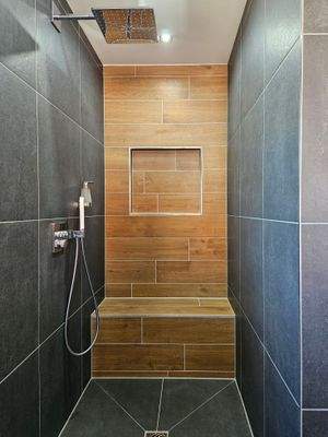 Bodentiefe Wellness-/Regendusche