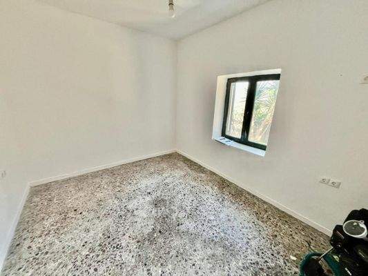 Kreta, Pachia Ammos: Teilweise renoviertes Haus mit Garten zu verkaufen