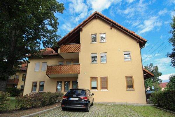 Haus mit WE im OG und Balkon